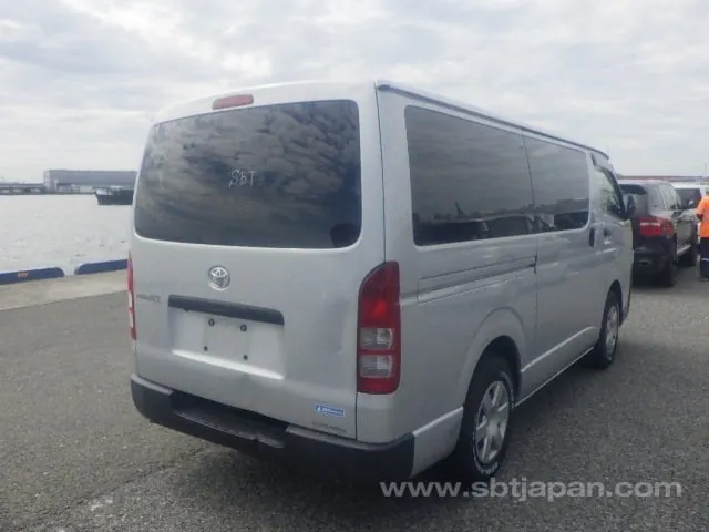 Toyota Regiusace Van 2018 photo 4