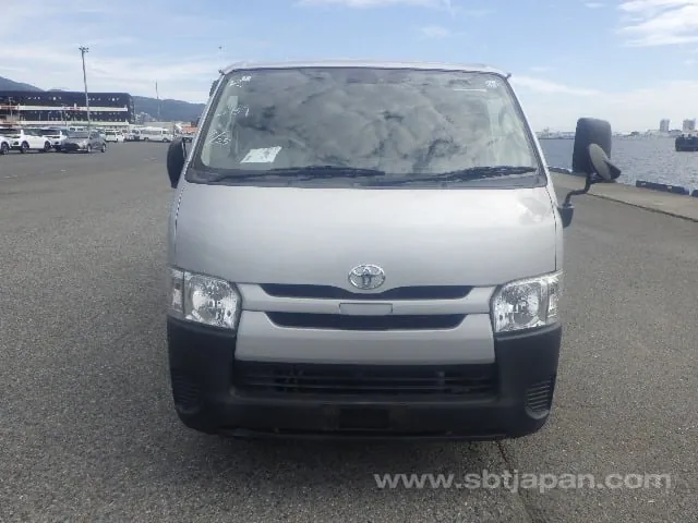 Toyota Regiusace Van 2018 photo 5