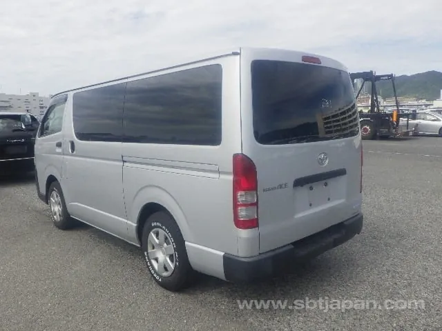Toyota Regiusace Van 2018 photo 3
