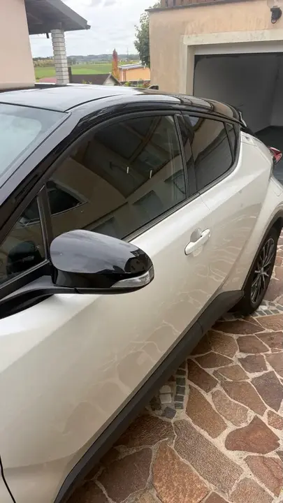 Toyota C-Hr 2018 photo 2