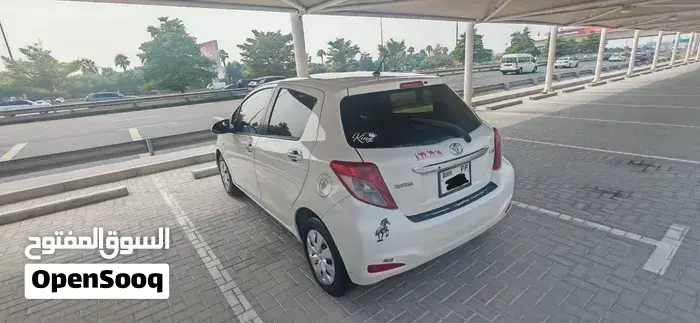 Toyota Yaris 2013 photo 2