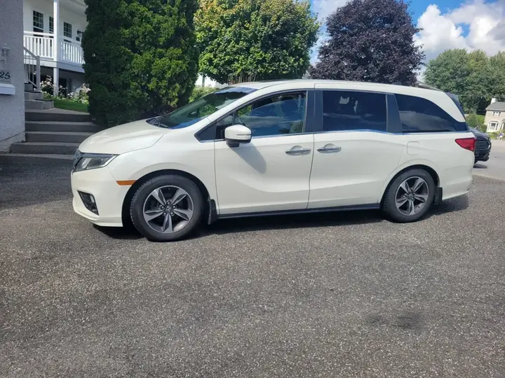 Honda Odyssey 2019 photo 2
