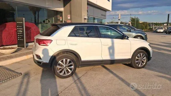 Volkswagen T-Roc 2021 photo 2