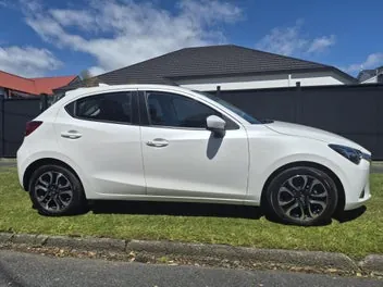 Mazda 2 2018 photo 2
