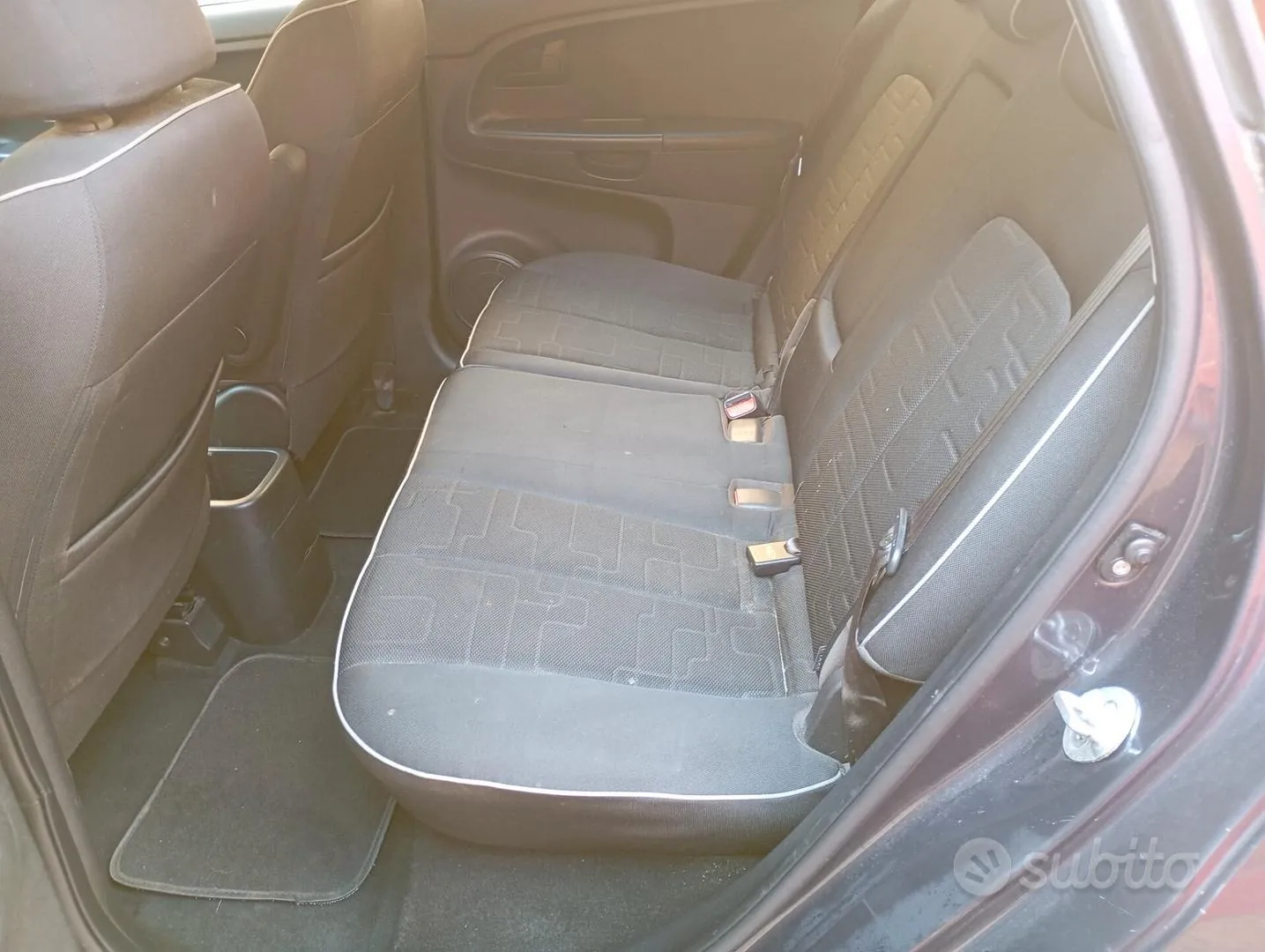 Kia Venga 2012 photo 5
