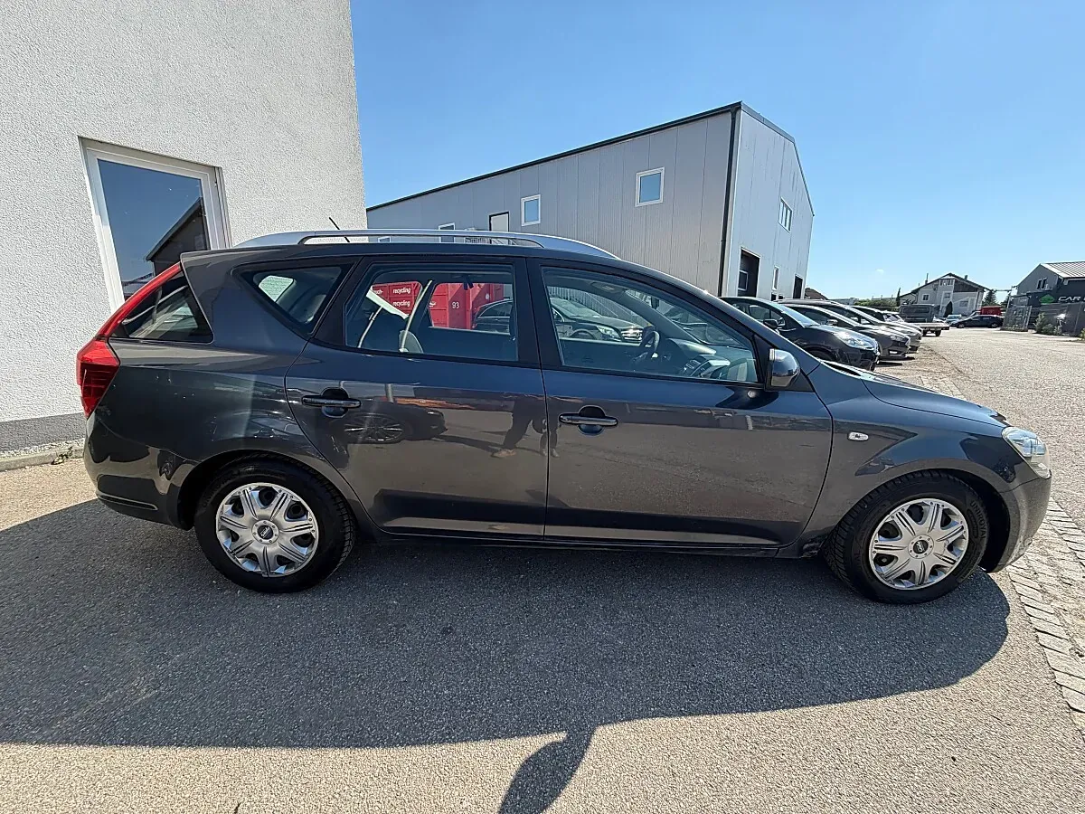 Kia Ceed 2011 photo 3