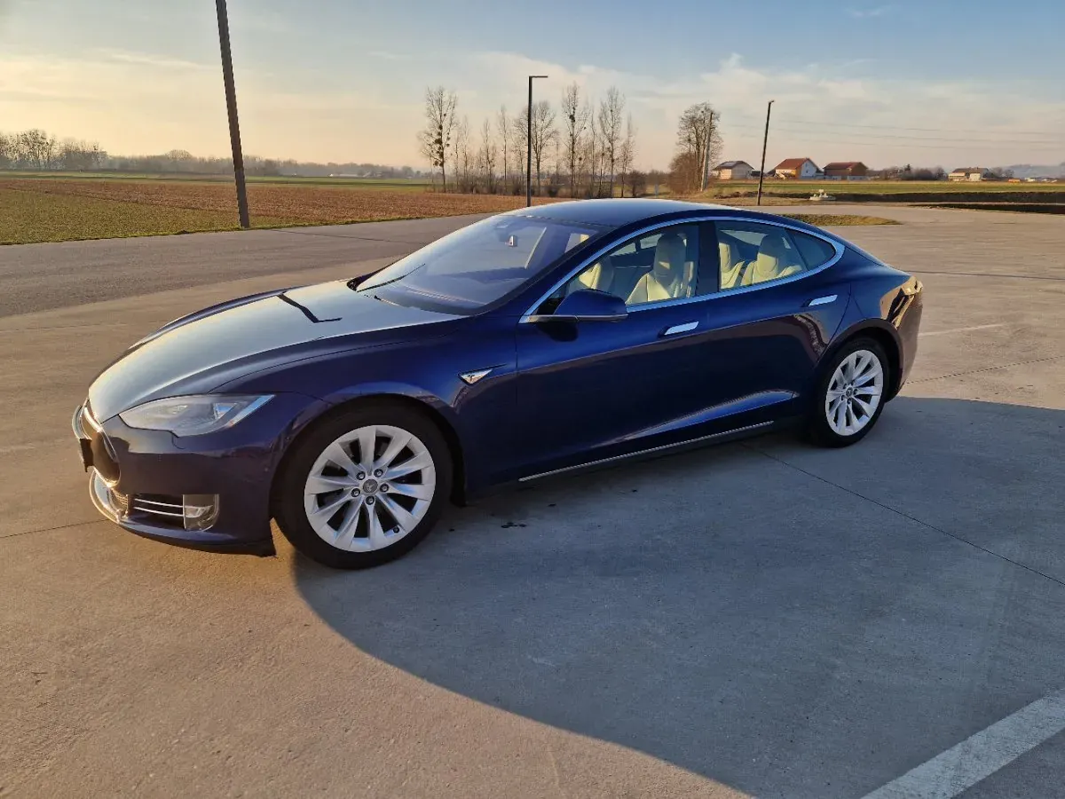 Tesla Model S 2015 photo 3