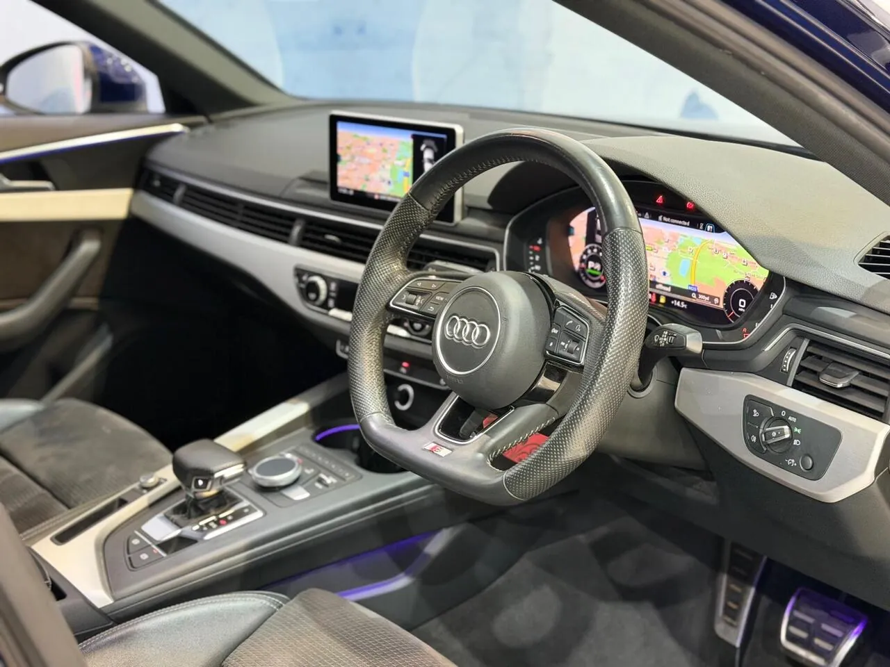 Audi A4 2019 photo 2