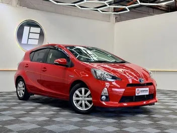 Toyota Aqua 2014 photo 2