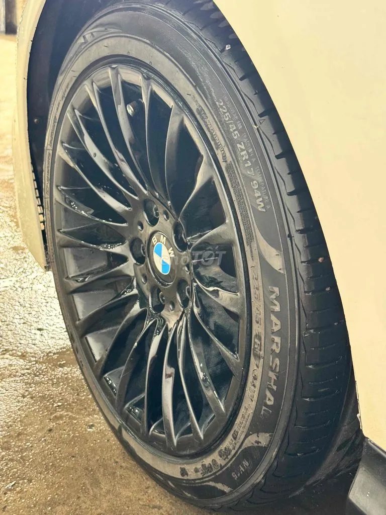 BMW 3 Series 2010 photo 2