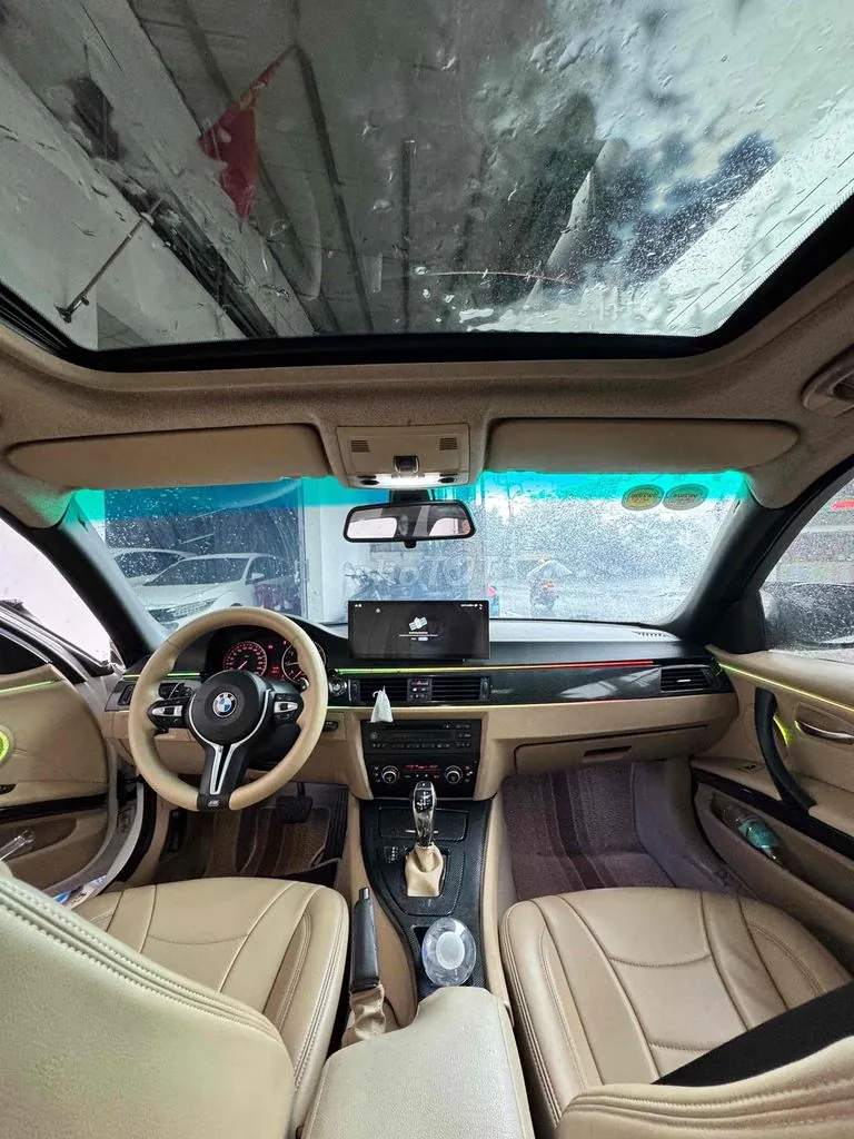 BMW 3 Series 2010 photo 5