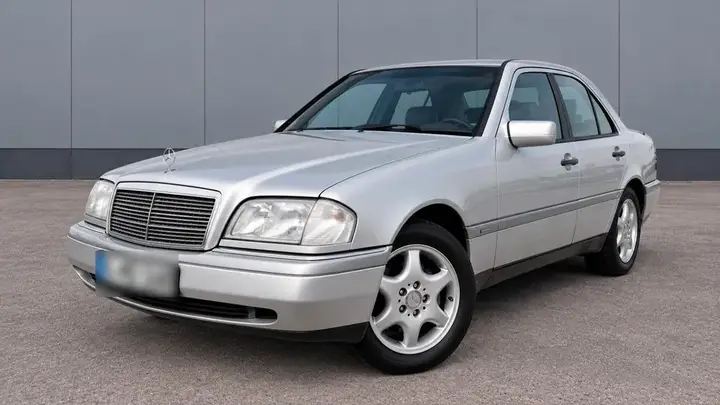 Mercedes-Benz C200
