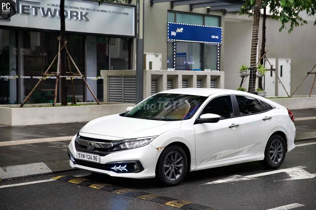 Honda Civic 2020 photo 2