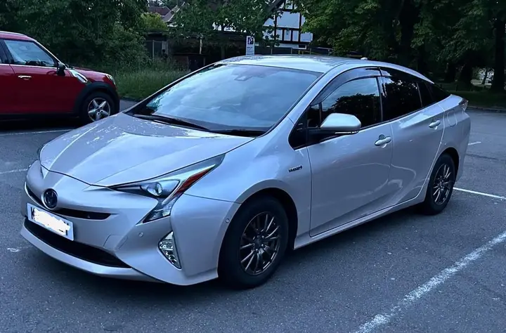 Toyota Prius 2017 photo 2