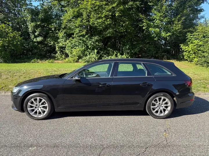 Audi A4 2019 photo 2