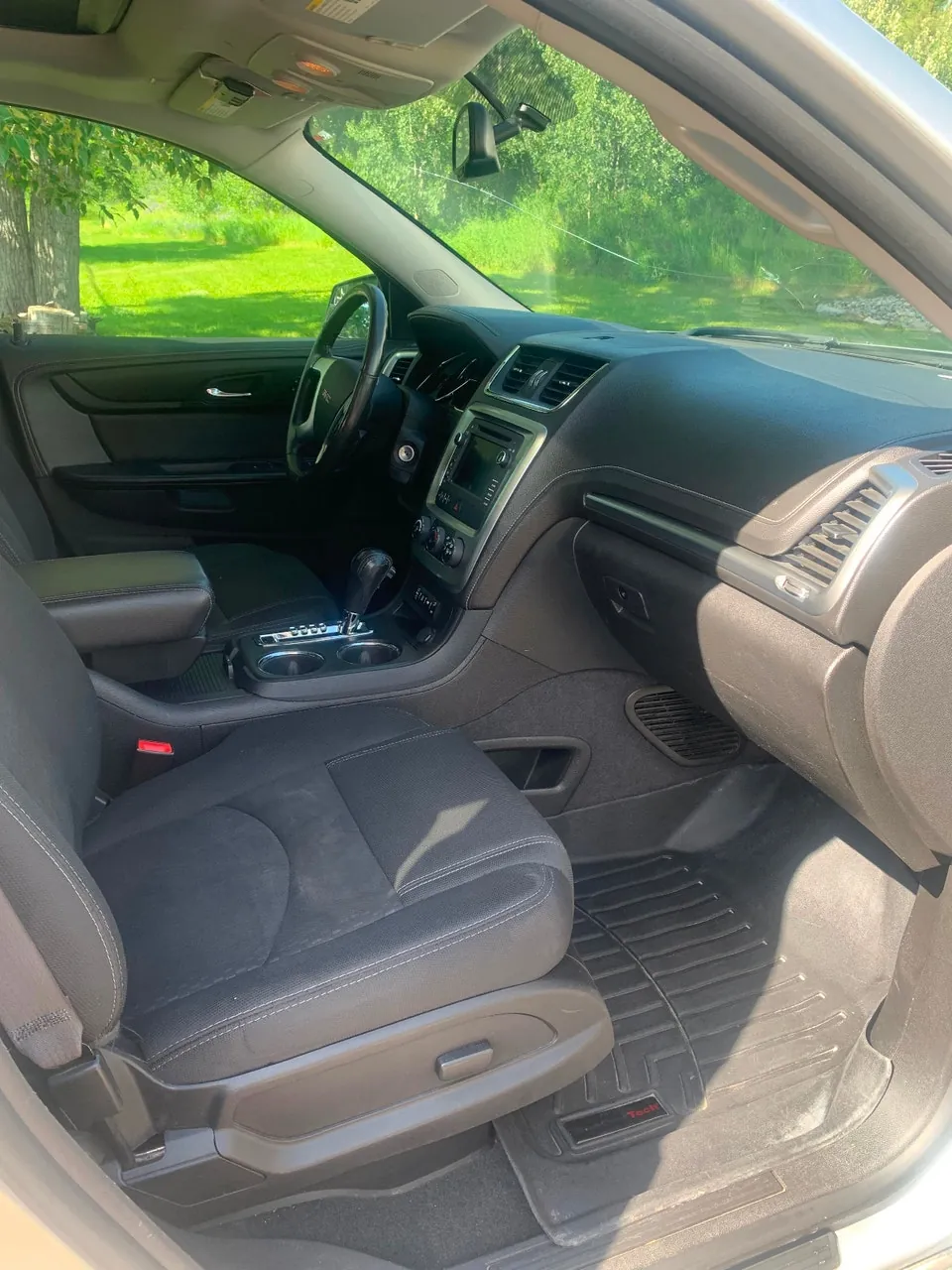 GMC Acadia 2014 photo 3