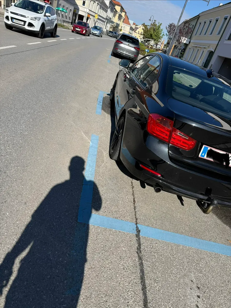 BMW 3 Series 2012 photo 3