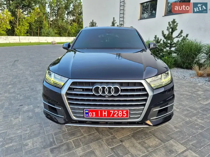 Audi Q7 2017 photo 2