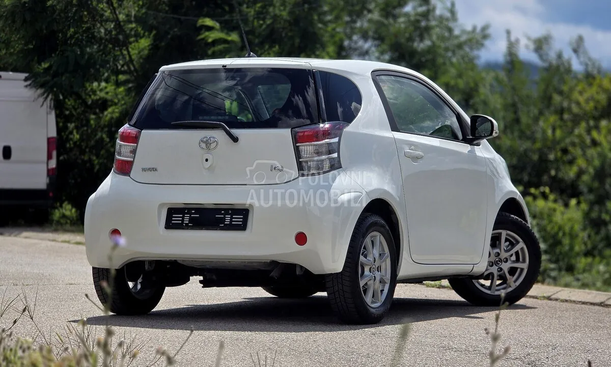 Toyota Iq 2012 photo 2