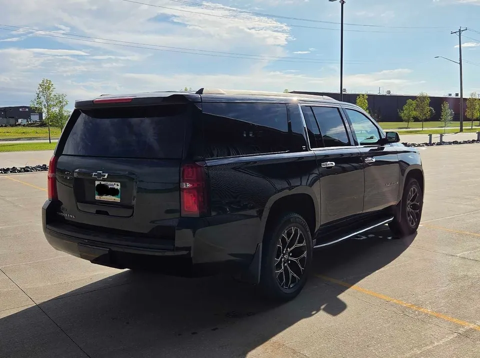 Chevrolet Suburban 2017 photo 4
