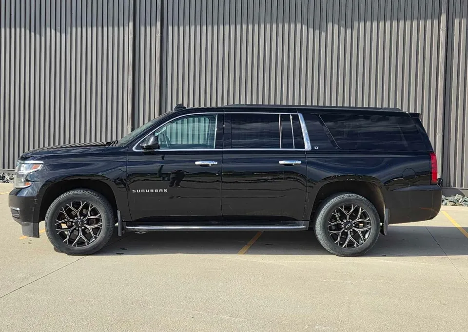 Chevrolet Suburban 2017 photo 3