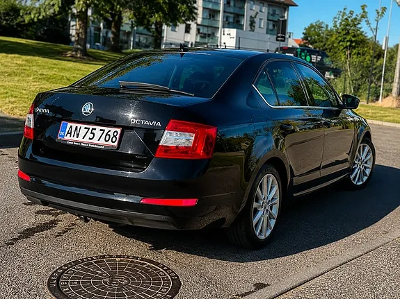 Skoda Octavia 2015 photo 2