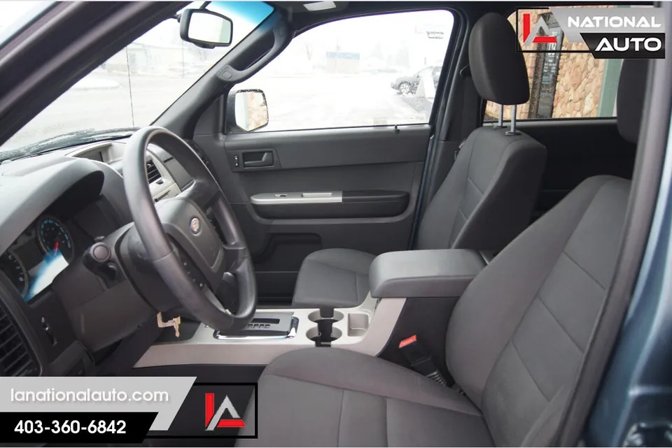 Ford Escape 2011 photo 2