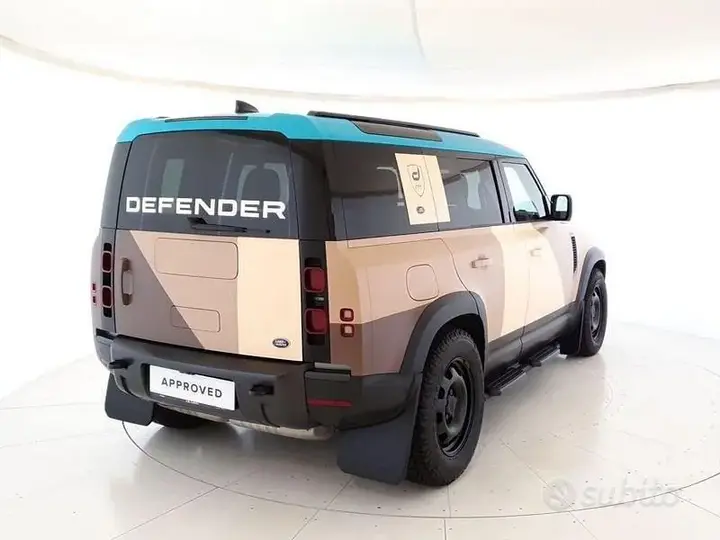 Land Rover Defender 2023 photo 2