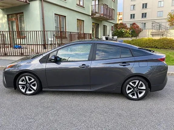 Toyota Prius 2016 photo 2