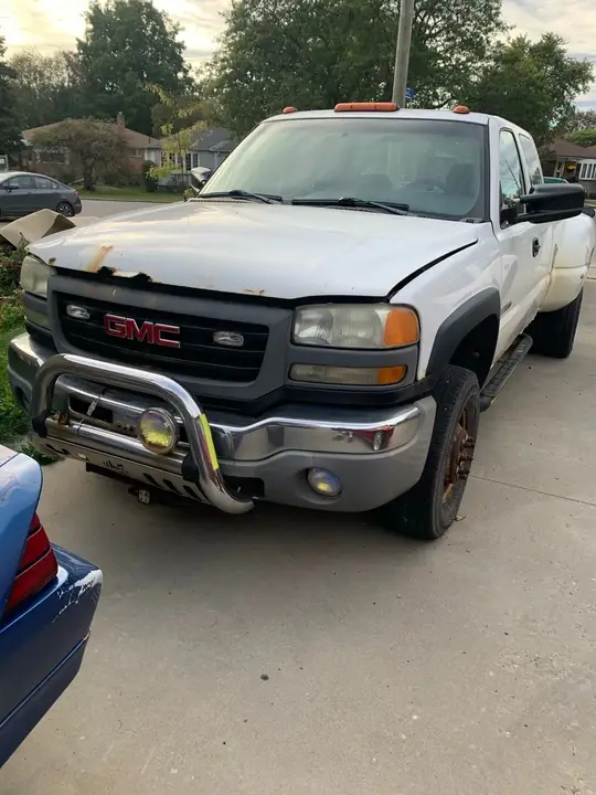 GMC Sierra 3500Hd 2004 photo 2