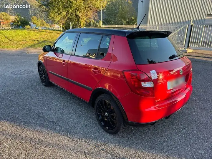 Skoda Fabia 2012 photo 2