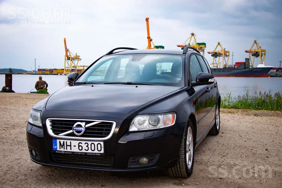 Volvo V50 2010 photo 2