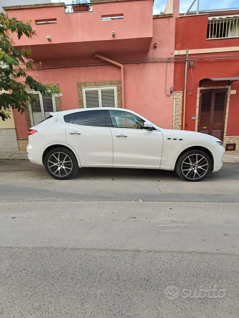 Maserati Levante 2016 photo 2