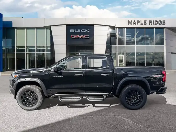 Chevrolet Colorado 2026 photo 2