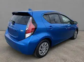 Toyota Aqua 2015 photo 5