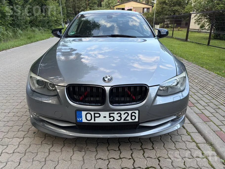 BMW 318 2011 photo 2