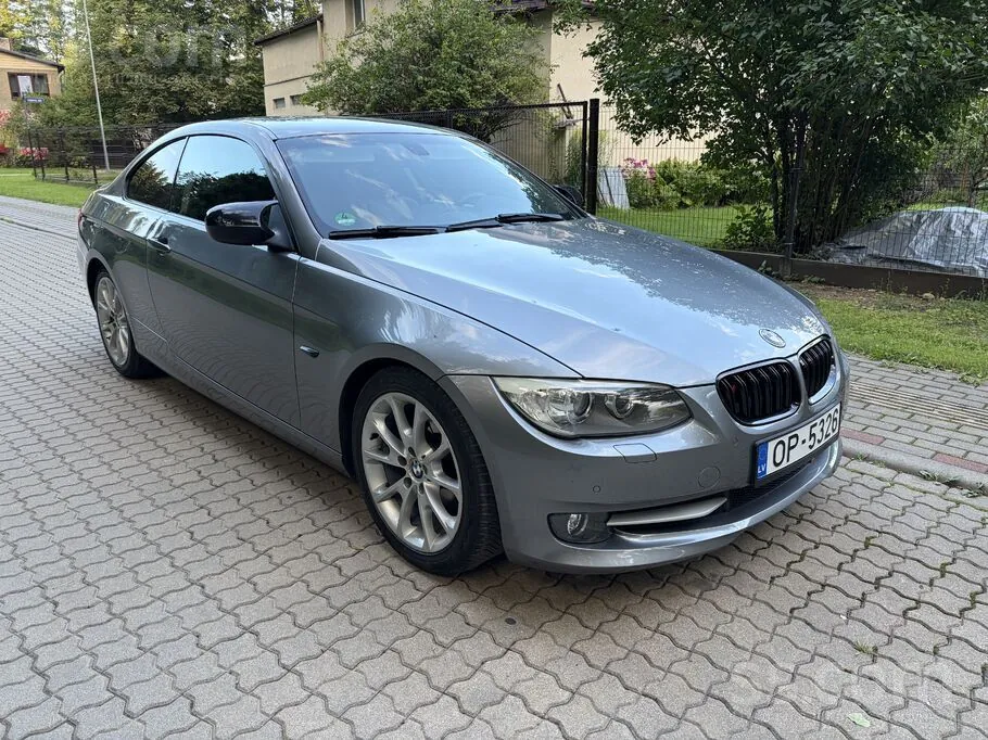 BMW 318 2011 photo 3