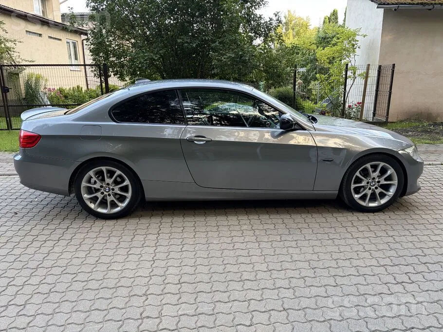 BMW 318 2011 photo 4