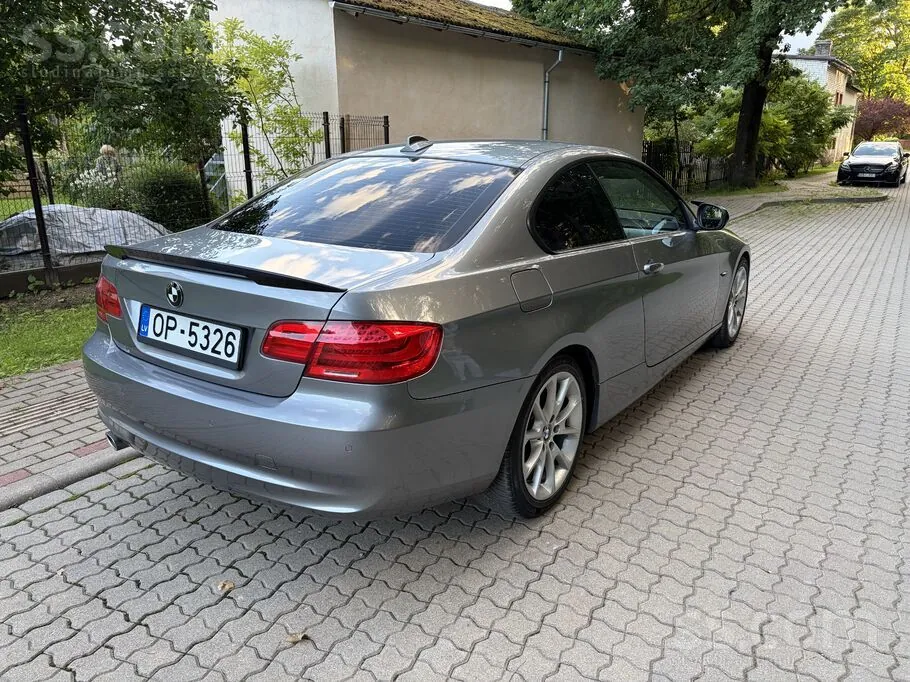 BMW 318 2011 photo 5
