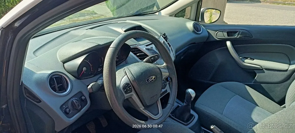 Ford Fiesta 2011 photo 2