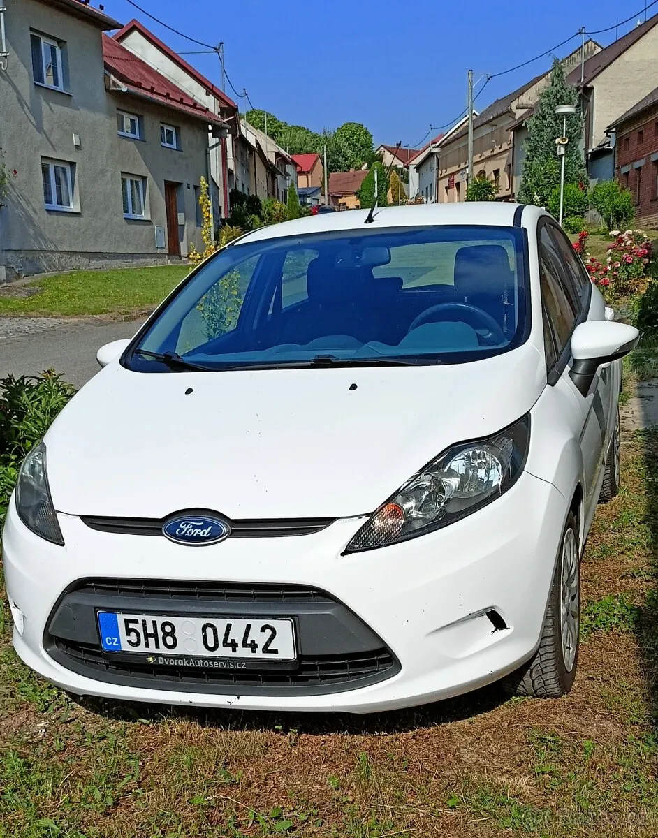 Ford Fiesta 2011 photo 3
