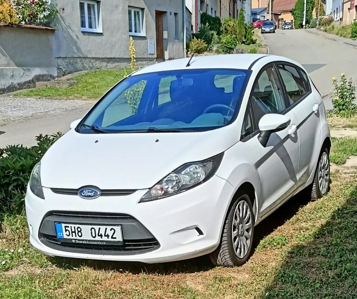 Ford Fiesta 2011 photo 4