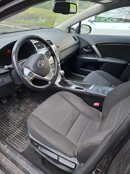 Toyota Avensis 2012 photo 4