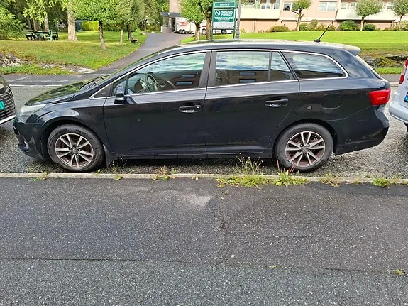 Toyota Avensis 2012 photo 2