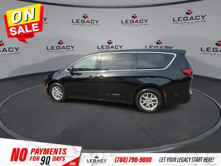 Chrysler Grand Caravan 2025 photo 2