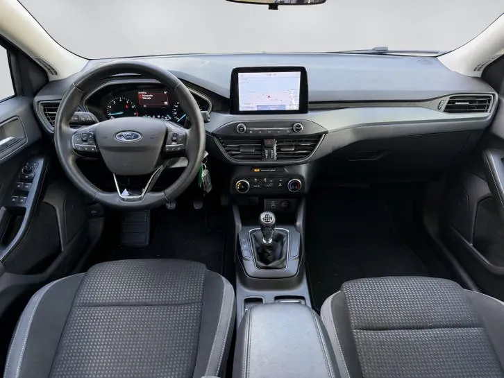 Ford Focus 2022 photo 2