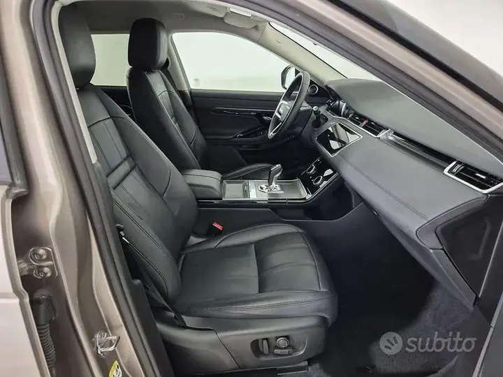Land Rover Evoque 2022 photo 3