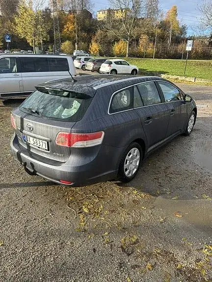 Toyota Avensis 2010 photo 2