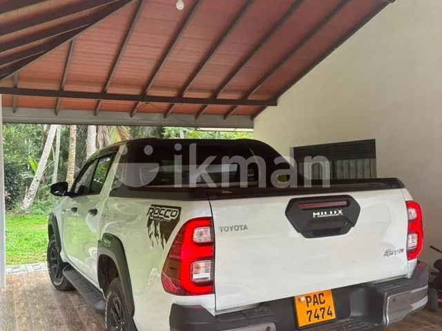 Toyota Hilux photo 2