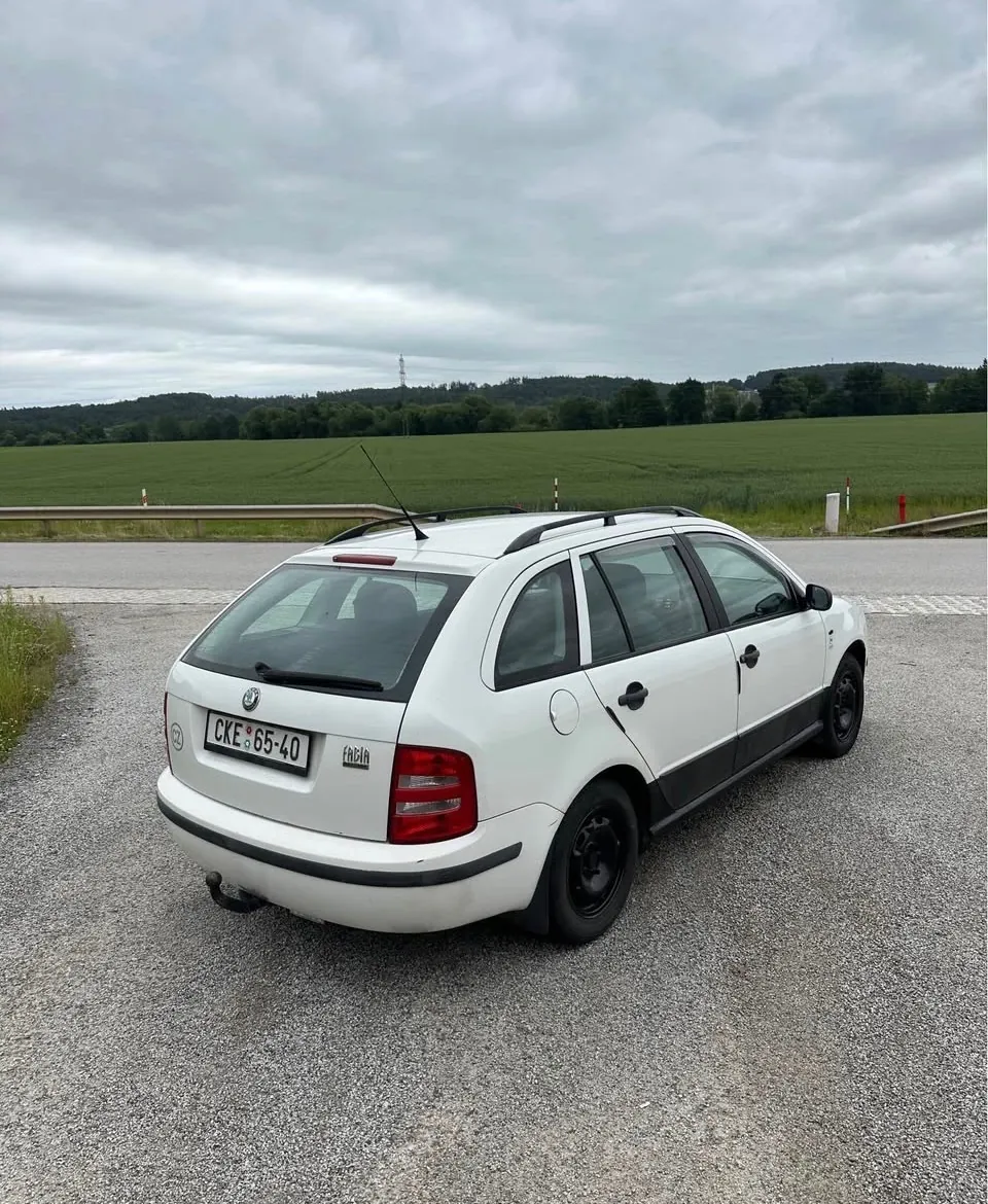 Skoda Fabia 2000 photo 3